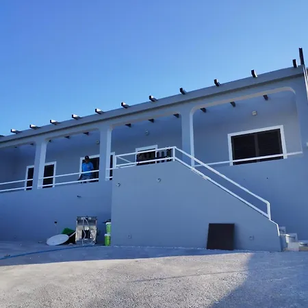 Dave Place - 3 Bedroom House Semesterbostad