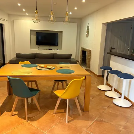 Dave Place - 3 Bedroom House Semesterbostad
